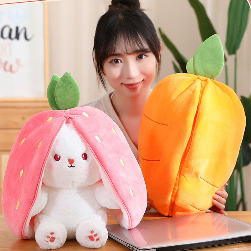 🍓 Heißer Verkauf 50% OFF🍓 Ostertag Erdbeerhase verwandelt sich in ein kleines Kaninchen🎀 Fruchtpuppe Plüschtier🐰